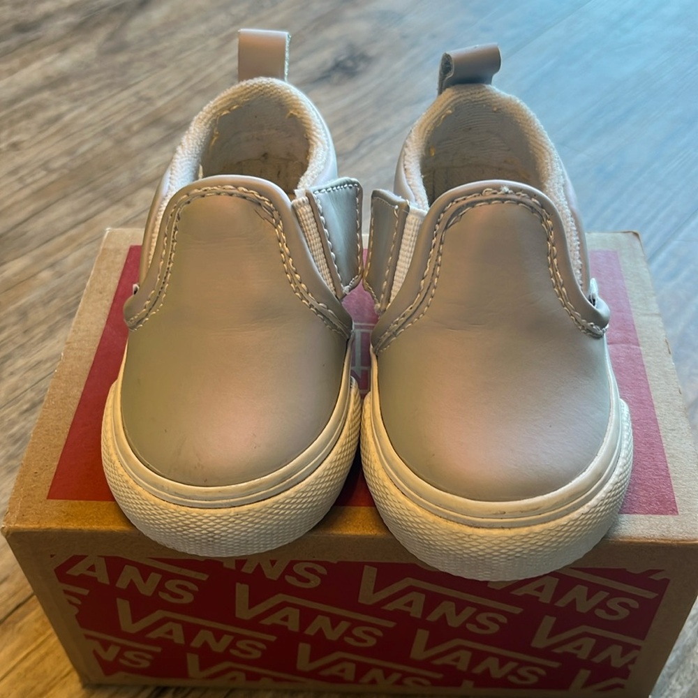 Baby Vans Size 3 T (8cm) in Muted Metallic Gray. Comes with original box.